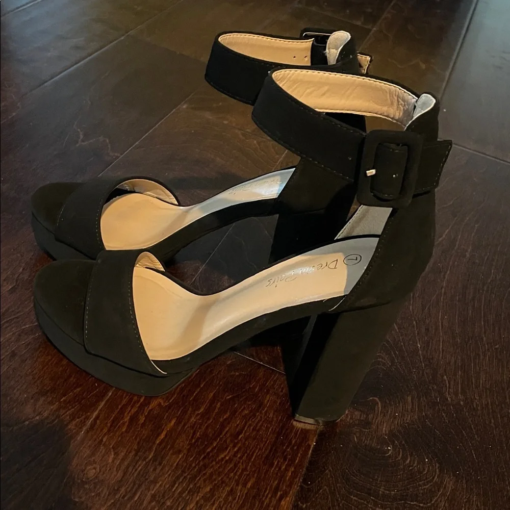 Dream Pairs Hi-Chunk Platform Pump Sandal Size 7 Black Nubuck Finish Baddie Edgy
